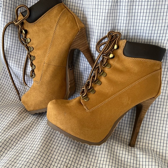 Elegant Tan Lace-Up Heeled Boots - Picture 1 of 5